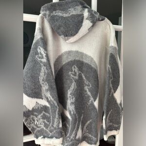 Men’s XL Zip Up Hoodie Sweater made in Ecuador, Wolf Howling at Moon , brand new